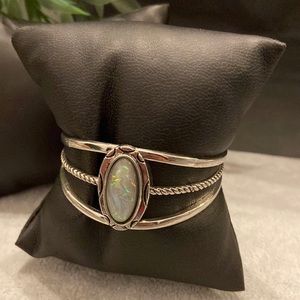 Gorgeous silver cuff bracelet with mermaid shimmer moonstone! NWOT